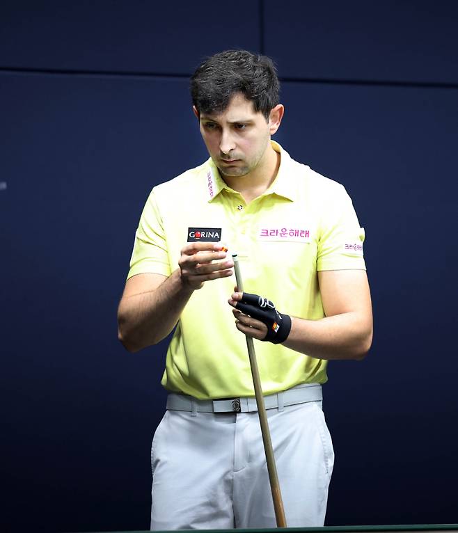 ‘디펜딩 챔피언’ 다비드 마르티네스(스페인·크라운해태)가 8강에 올랐다. PBA 제공