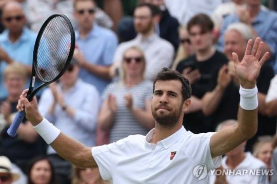 윔블던 8강 오른 하차노프 / 사진=연합뉴스