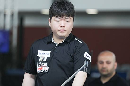 세계랭킹 4위 조명우가 포르투3쿠션월드컵 준결승에서 고칸 살만(튀르키예)을 50:24(27이닝)로 제치고 결승에 진출, 뷰리와 우승을 다툰다. (사진=SOOP)