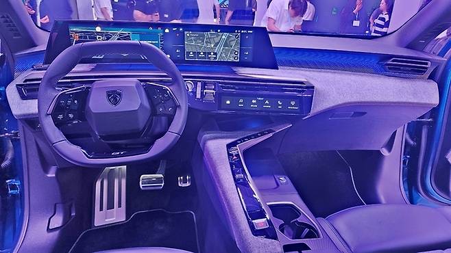 신형 3008 내부 [사진촬영=최기성 매경 디지털뉴스룸 기자]