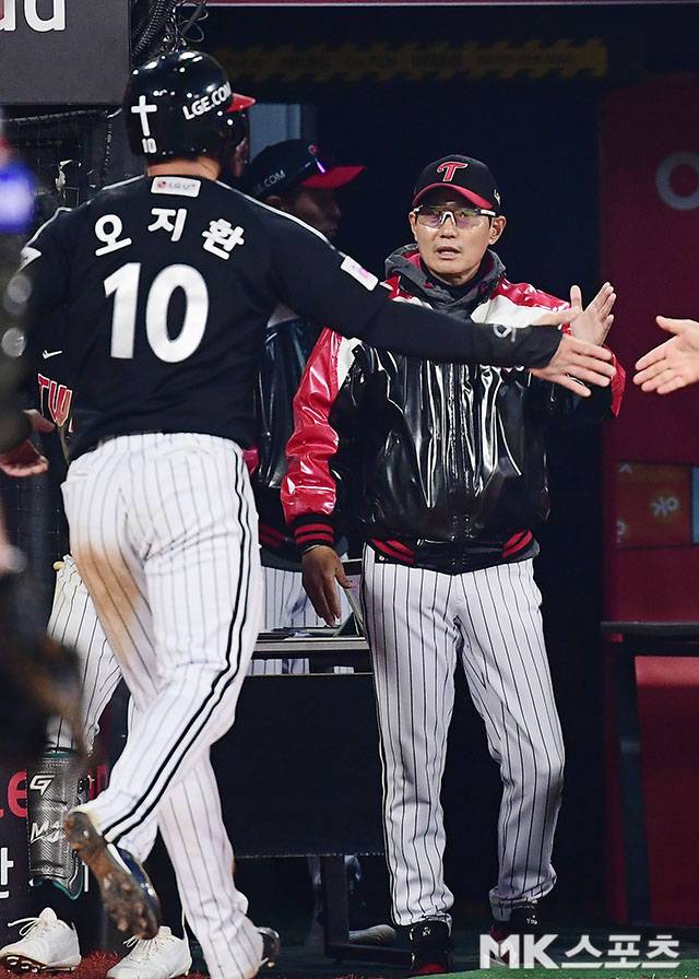 6일 대구 삼성전에서 오랜만에 ‘손 맛’을 본 오지환. 사진=김영구 기자