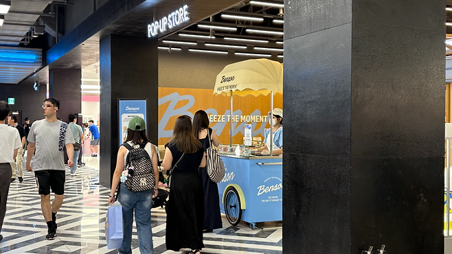 서울 영등포구 더현대 서울 지하 2층에 아이스크림 브랜드 ‘벤슨’ 팝업스토어. 박연수 기자