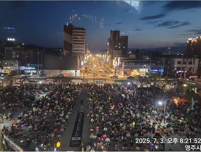 영주 납폐기물공장 반대 3차 집회가 열린 지난 3일 영주역을 가득메운 시민들[서영교 더불어민주당 의원 사회관계망서비스(SNS) 갈무리]