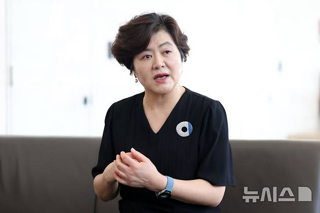 [서울=뉴시스] 박진희 기자 = 이현주 국립중앙박물관 홍보전문경력관이 4일 서울 용산구 국립중앙박물관에서 인터뷰 하고 있다. 2025.07.05. pak7130@newsis.com