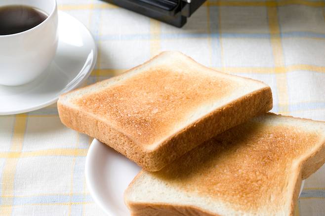 밥 대신 빵을 먹을 땐&nbsp;가급적 흰밀가루빵 대신 통밀빵이나 호밀빵, 잡곡빵을 고르는 것이 좋다. 클립아트코리아 제공