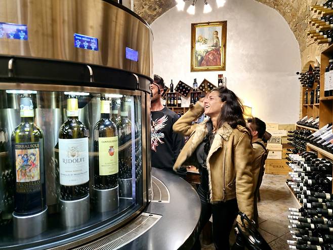 포폴로 광장 와인샵 다 리지에리(Da Rizieri). 최현태 기자