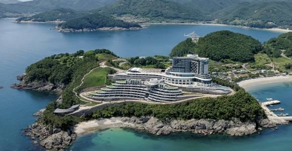 지난 4일 문을 연 ‘쏠비치 남해’ 전경. 2025.7.6. 누리집 갈무리