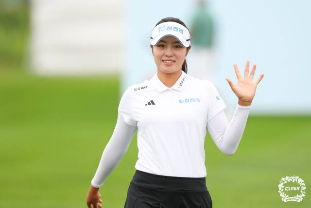 갤러리에게 인사하고 있는 서교림. 사진 제공=KLPGA