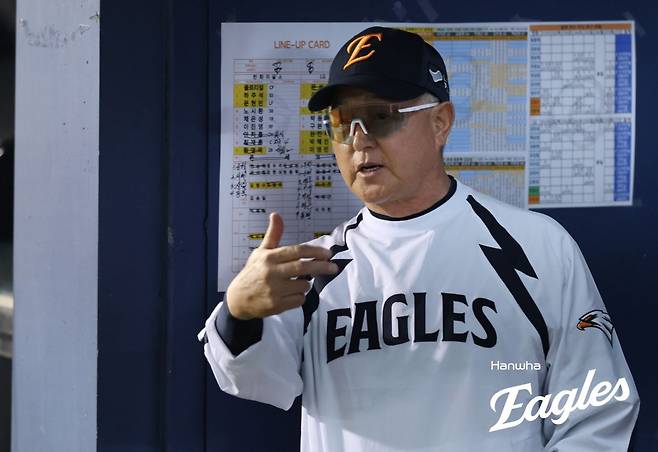김경문 한화 감독은 전반기 마지막 3연전 KIA전을 앞두고 에이스 폰세와 류현진을 모두 1군에서 제외했다. 사령탑은 후반기를 위해 선발투수들을 관리하려 한다. 사진제공｜한화 이글스