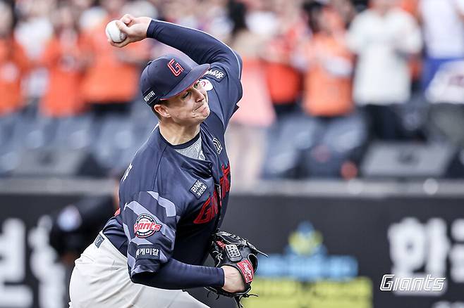 ▲ 터커 데이비슨은 시즌 초반에 비해 이닝 소화력이 떨어졌다는 대목에서 우려를 모으고 있다 ⓒ롯데 자이언츠