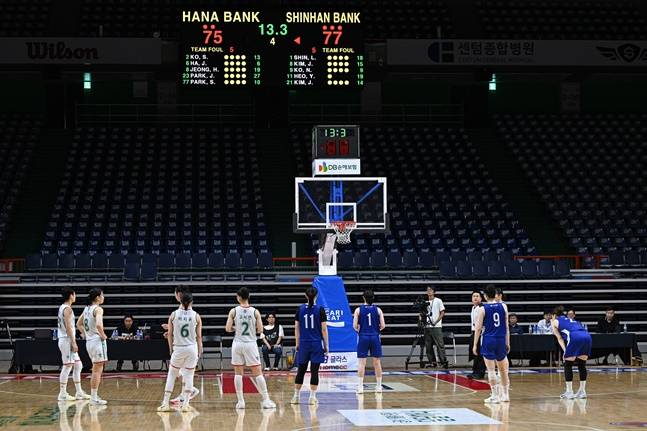 5일 열린 하나은행-신한은행의 퓨처스리그 경기. /사진=WKBL 제공
