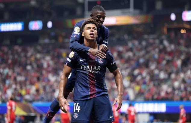 골을 넣고 기뻐하는 우스만 뎀벨레(위)와 데지레 두에. /사진=PSG 공식 SNS 갈무리