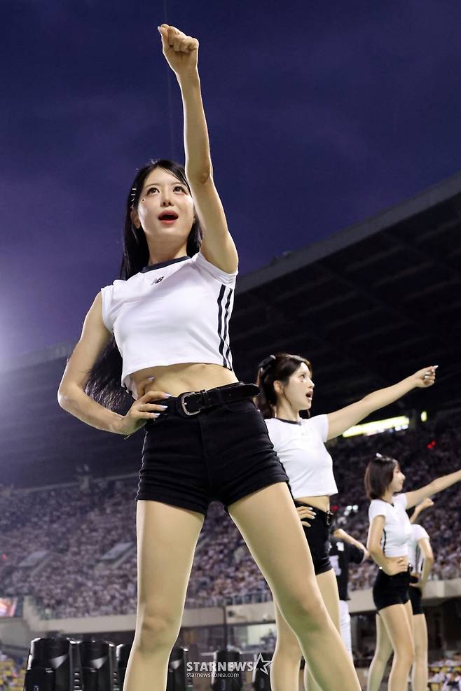 [포토]'하늘이 참 곱죠?'  KT 신세희