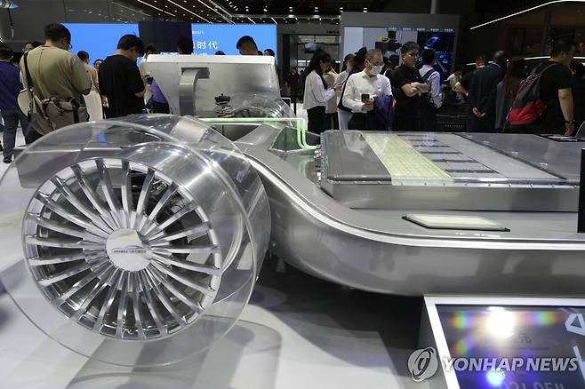 상하이 오토쇼에 전시된 CATL 배터리 [AP=연합뉴스]