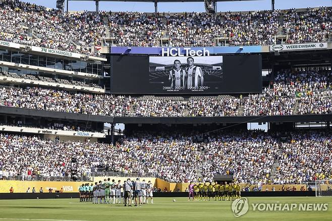 2025 FIFA 클럽월드컵 8강전에 앞서 추모의 시간을 갖는 레알 마드리드와 도르트문트 선수들 [EPA=연합뉴스]