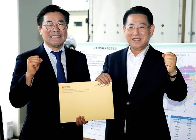 박찬대 의원 만난 김영록(왼쪽) 전남지사 [전남도 제공. 재판매 및 DB 금지]