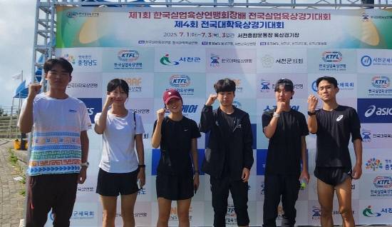 제4회 전국대학육상경기대회에서 좋은 성적을 낸 경남대 육상부 선수들이 대회 종료 후 다함께 모여 기념 촬영을 하고 있다. 사진=경남대 김춘식 감독