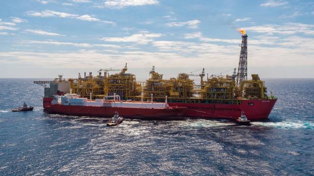 삼성중공업 2017년 세계 최초로 건조한 FLNG ‘셸 프렐루드’. 셸 프렐루드는 현존하는 세계 최대 규모 FLNG다. 부산일보DB