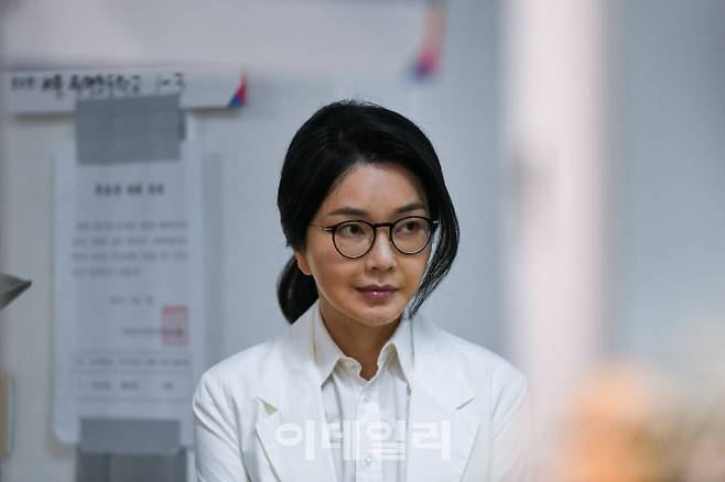 윤석열 전 대통령의 부인인 김건희 여사가 제21대 대통령선거일인 지난 3일 오전 서울 서초구 원명초등학교에 마련된 서초4동 제3투표소로 투표를 위해 입장하고 있다. (사진=공동취재단)