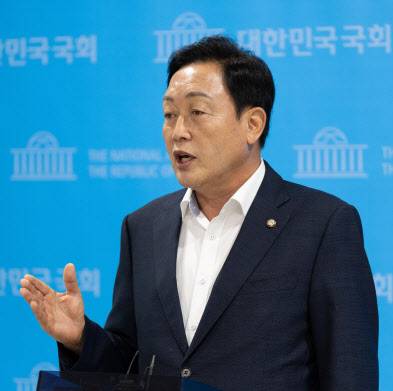 김선교 국민의힘 의원이 7일 국회 소통관에서 기자회견을 열고 김건희 여사 의혹을 수사 중인 민중기 특검팀이 자신을 출국금지 조치한 것과 관련해 비판 입장을 밝히고 있다. (사진=뉴스1)