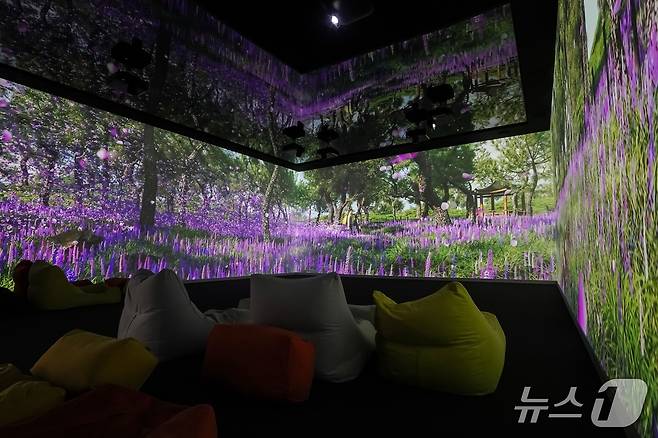 드라마 촬영지를 미디어 아트로 구현한 가상 로케이션 투어(한국관광공사 제공)