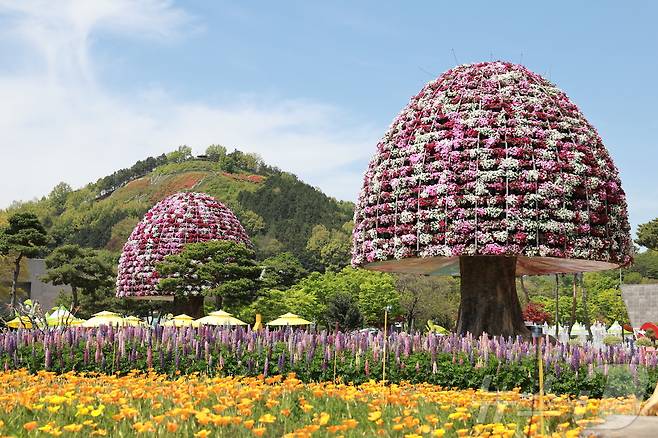 제27회 함평나비대축제 꽃탑.(함평군 제공)