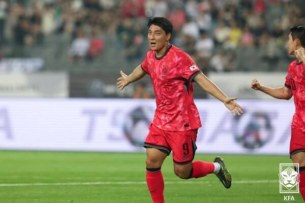 대한민국 대표팀 주민규가 7일 용인미르스타디움에서 중국과의 2025 동아시아 축구연맹(EAFF) E-1 풋볼 챔피언십 1차전에서 득점 후 세리머니 중이다. /사진=대한축구협회