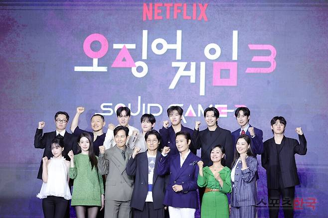 넷플릭스 시리즈 '오징어 게임' 시즌3 제작발표회에 참석한 황동혁 감독과 배우 이정재, 이병헌, 임시완, 강하늘, 위하준, 박규영, 이진욱, 박성훈, 양동근, 강애심, 조유리, 채국희, 이다윗, 노재원. 25.6.9 ⓒ이혜영 기자 lhy@hankooki.com