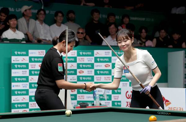 스롱 피아비(왼쪽)와 김보라. ⓒPBA