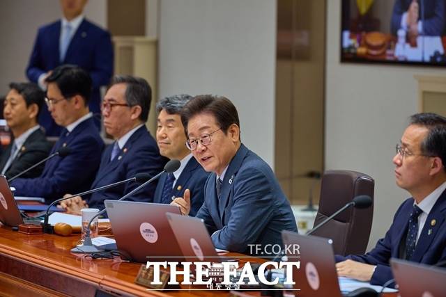 이재명 대통령은 인천 계양구에서 발생한 맨홀 작업 사망 사고와 관련해 "책임자에 대해 엄중한 조치를 취하라"고 지시했다 .이 대통령이 24일 용산 대통령실에서 주재한 제27회 국무회의에서 발언하고 있다. /대통령실