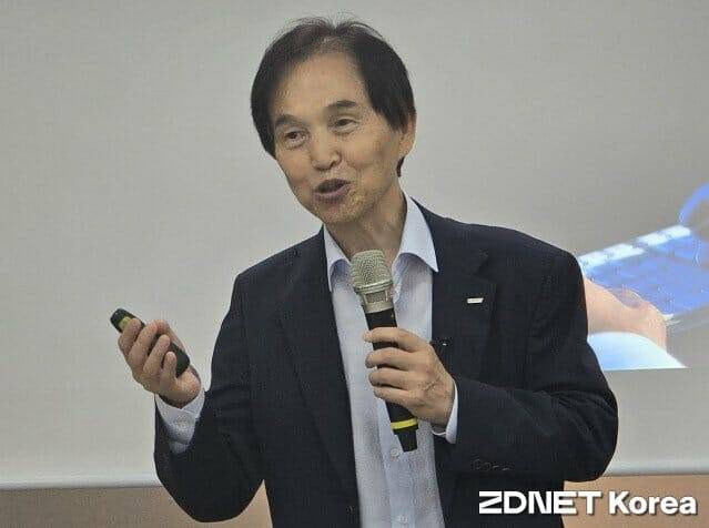 KAIST 이광형 총장이 7일 열린 과학기술정책포럼에서 AI를 주제로 강연했다.