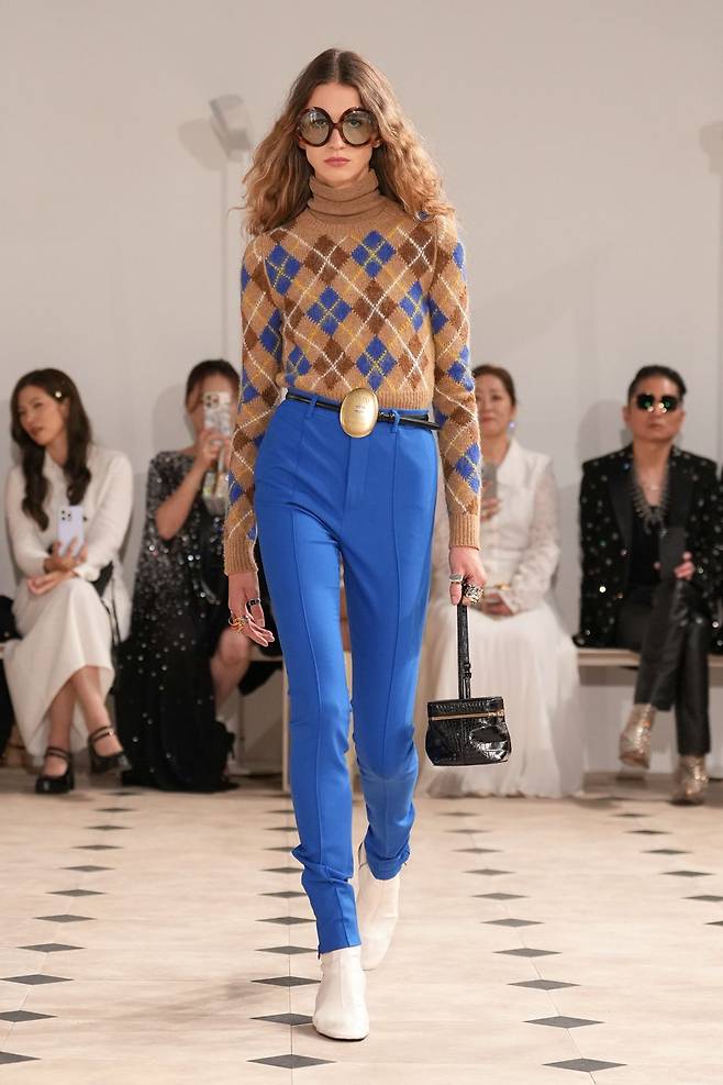 디자이너 교체 이후 첫 컬렉션 공개한 셀린느