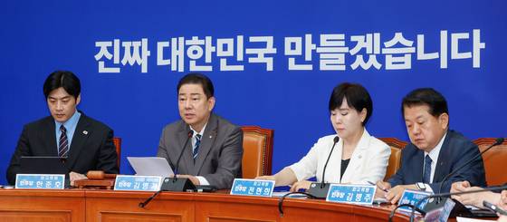 (서울=뉴스1) 안은나 기자 = 김병기 더불어민주당 대표 직무대행 겸 원내대표가 7일 오전 서울 여의도 국회에서 열린 최고위원회의에 참석해 모두 발언을 하고 있다. 뉴스1