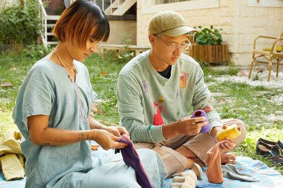 ‘죽바클’의 복태(왼쪽)&한군 대표. 부부이자 ‘선과 영’ 포크듀오 멤버이기도 하다. [사진 죽바클]