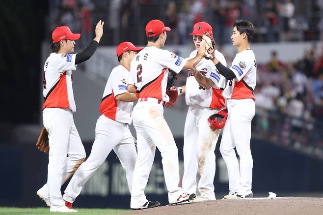 ▲ 지난 5일 승리 후 기쁨을 나누는 선수단 [KIA 타이거즈]