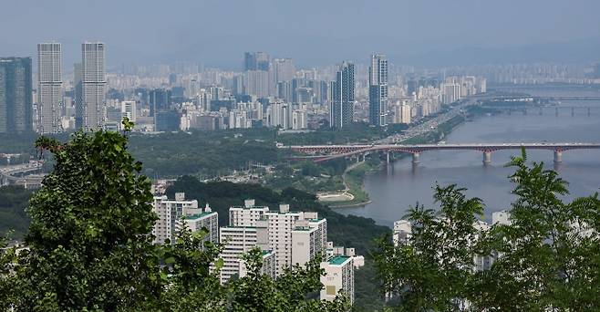 서울 성동구 매봉산에서 바라본 성동구 아파트 모습 사진=한경DB