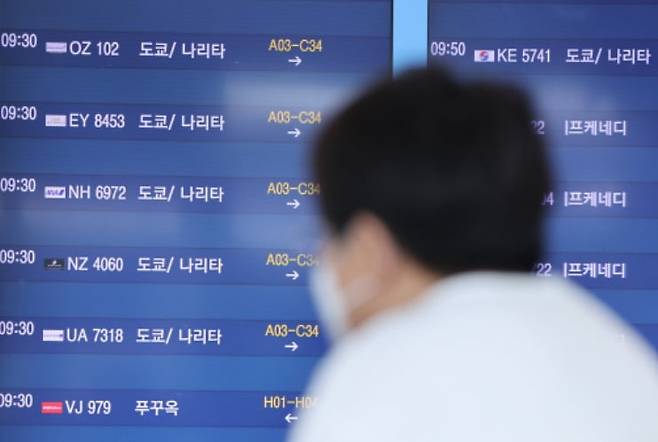 인천국제공항 제1터미널 출국장 스크린에 일본행 정보가 표시돼 있다./사진=연합뉴스