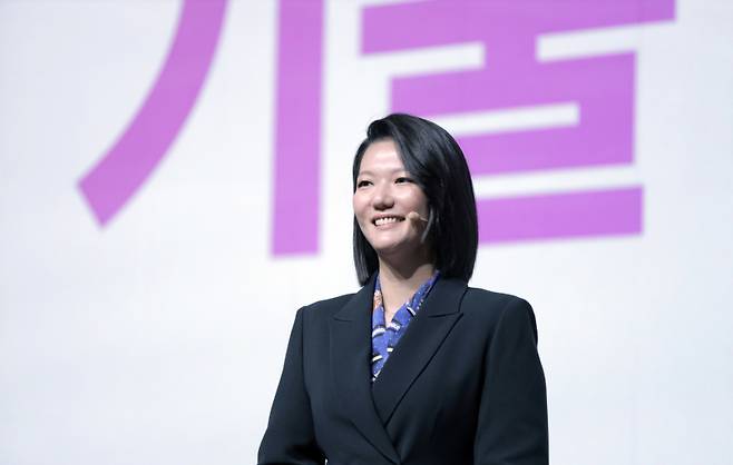 최수연 네이버 대표가 지난해 DAN 컨퍼런스에서 초거대 AI ‘하이퍼클로바X’에 대해 발표하고 있다. 네이버 제공