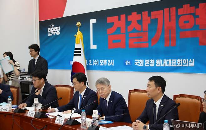 [서울=뉴시스] 김금보 기자 = 민형배 더불어민주당 의원이 2일 서울 여의도 국회에서 열린 검찰개혁 토론회에서 발언하고 있다. 2025.07.02. kgb@newsis.com /사진=김금보