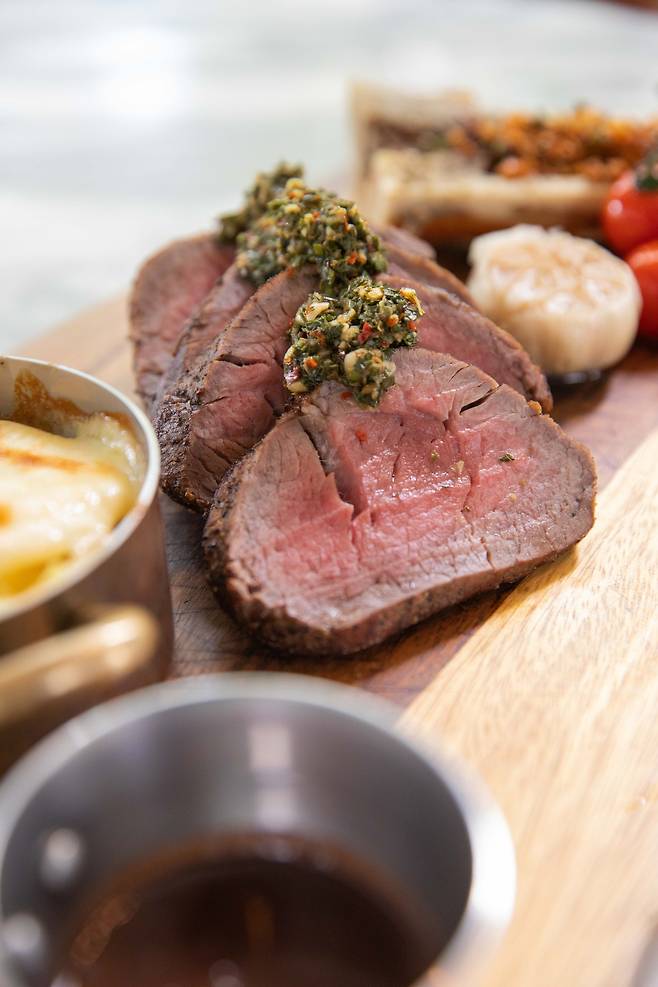 두툼한 안심 스테이크