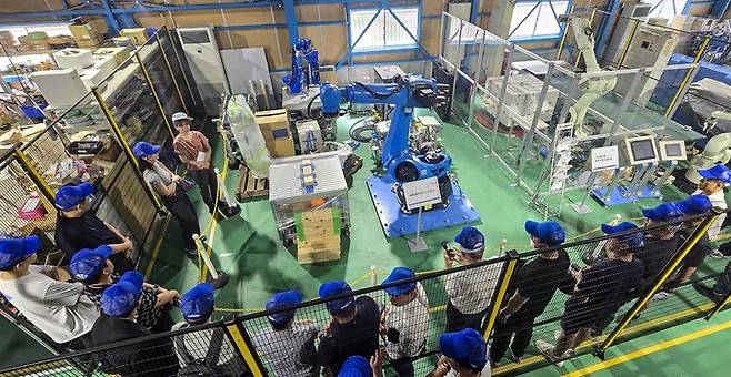 [대구=뉴시스]영진전문대, 日 기업기술관서 선진 기술 체험(사진=영진전문대 제공) photo@newsis.com *재판매 및 DB 금지