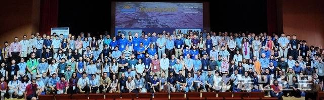 국제원예학회(ISHS)가 주최한 ‘제10회 그린시스 국제 심포지엄(GreenSys 2025)’이 6월23~26일(현지시각) 전세계 40여개국 시설원예·스마트팜 전문가 500여명이 참석한 가운데 스페인 알메리아대학교에서 성대하게 열렸다. 전세계 석학들이 심포지엄을 마치고 시설원예 연구 의지를 다지고 있다.