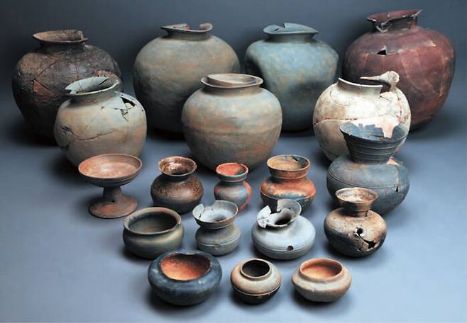 옥야리 장동 방대형 고분 출토 유물