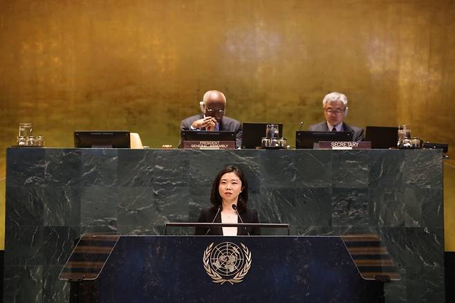 지난 5월20일&nbsp;미국 뉴욕 유엔 본부에서 열린 유엔총회 북한인권 고위급 전체회의에 참가한 탈북민 김은주씨가 북한 정권의 인권 침해 실상을 증언하고 있다. 외교부 제공