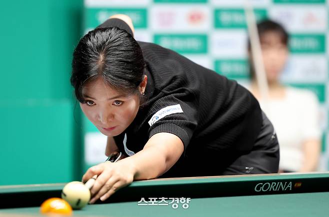 스롱 피아비가 6일 오후 경기도 고양시 킨텍스 PBA 스타디움에서 열린 프로당구 2025~2026시즌 2차 투어 ‘하나카드 PBA-LPBA 챔피언십’ LPBA 결승전에서 경기에 집중하고 있다. PBA 제공