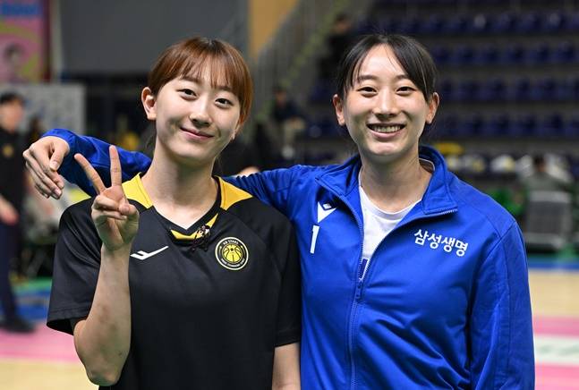 삼성생명 이주연(오른쪽)-KB스타즈 이채은 자매. /사진=WKBL 제공