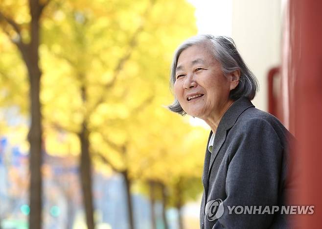 포즈 취하는 작곡가 박영희 [연합뉴스 자료사진]