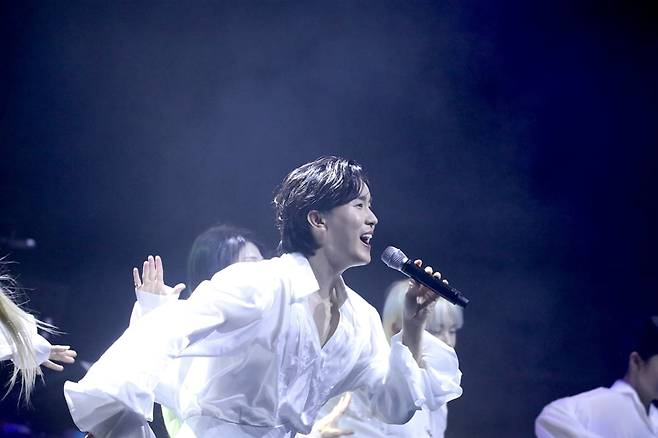 [사진 = 엔트로엔터테인먼트 제공]