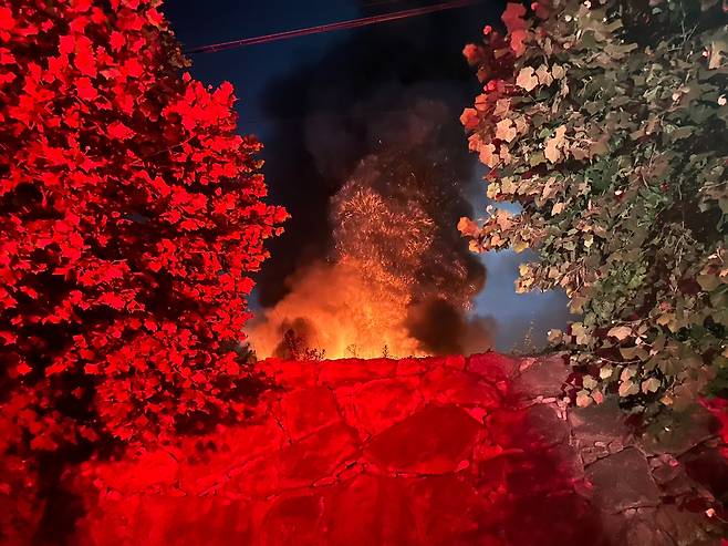 7일 오후 10시39분께 전라남도 영암군 삼호읍 한 폐기물처리장에서 원인 미상의 불이 났다. 영암소방 제공