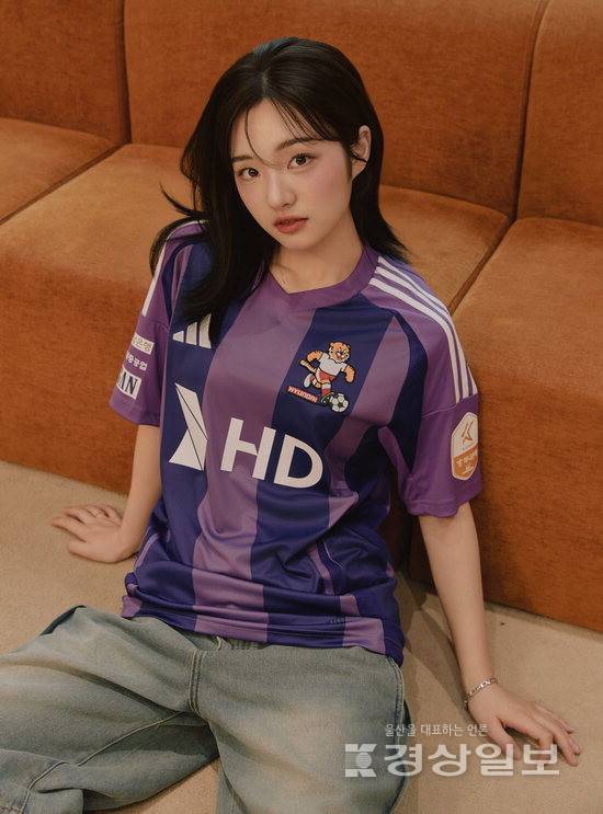 ▲ 울산HD FC가 새롭게 출시한 '뉴트로 유니폼'. 울산HD FC 제공